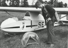 Fallskarm_tas_pa_framfor_Grunau_Baby