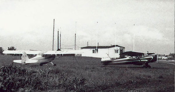 Antennstolparna fr�n v�st