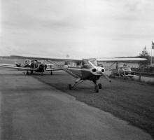 Tri_Pacer_m_fl_langs_taxibanan