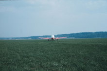 Debonair_SE-EKI_taxar_ut_pa_Orebrofaltet