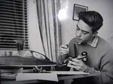 J-P_hemma_i_sitt_rum_pa_Tennisgatan_9_1956