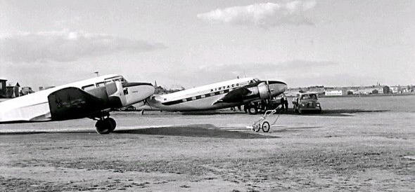 Anson_och_Lodestar_p�_plattan_1953