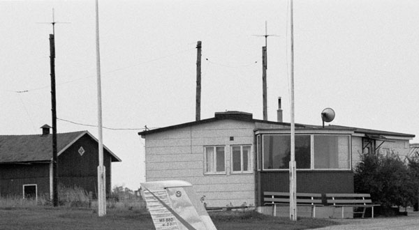 Antennstolpar vid tornet