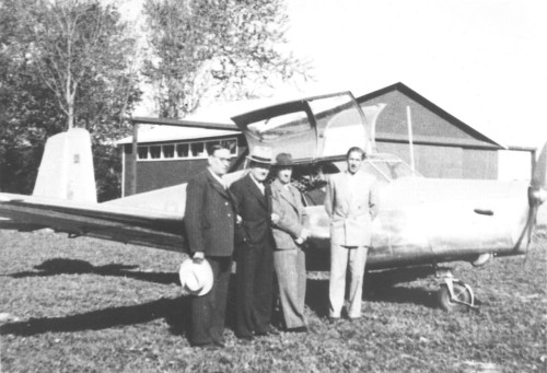 SE-BFT_utanfor_Bergslagens_flygs_hangar